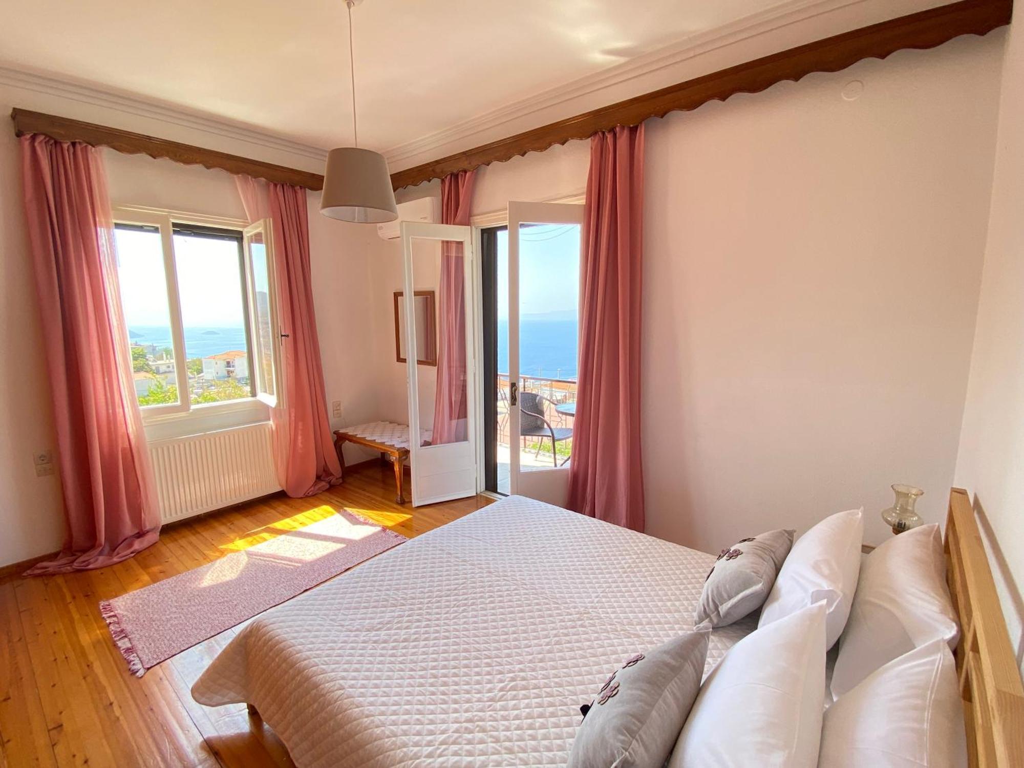 Villa Demie And George Ηouse à Loutraki  Extérieur photo
